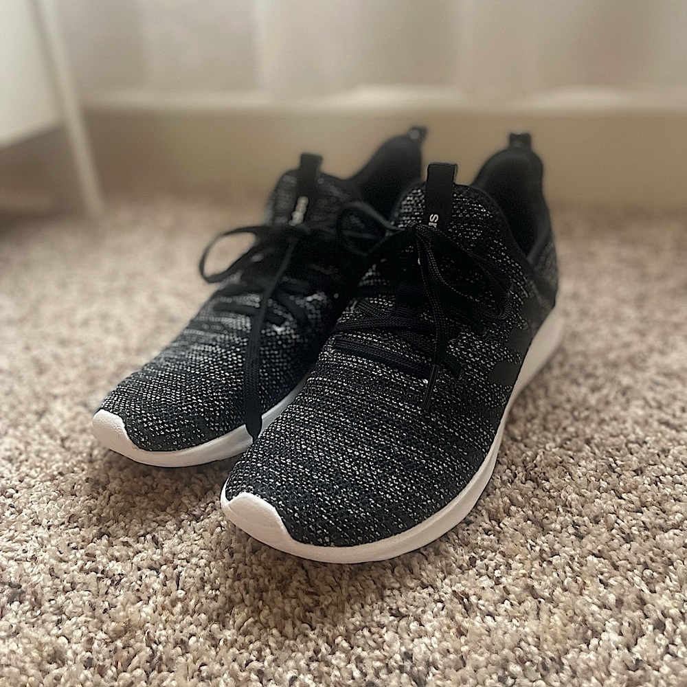 Adidas Athletic Shoes. Women’s US 9.